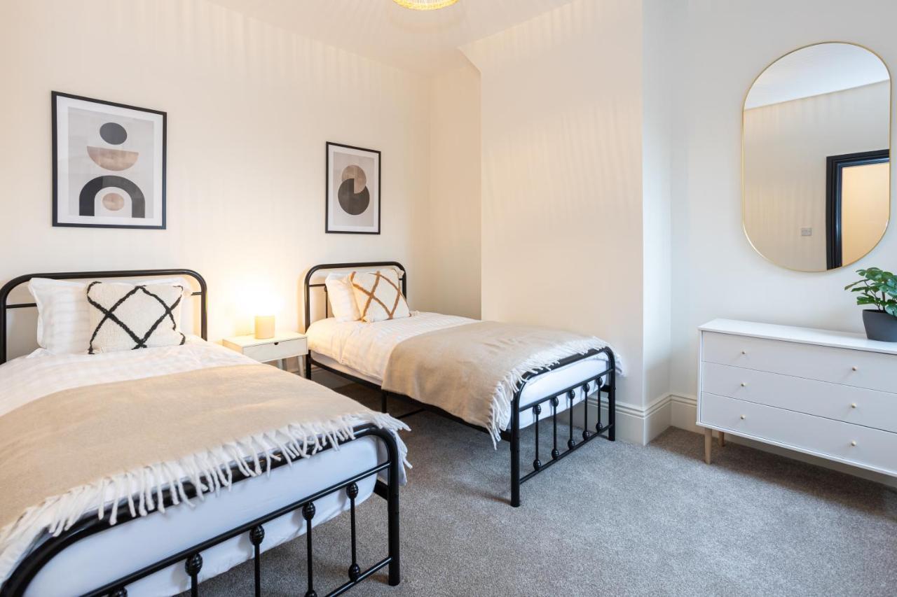 Villa Stunning Scandi 3 Bed House In Manchester-Parking Exterior foto