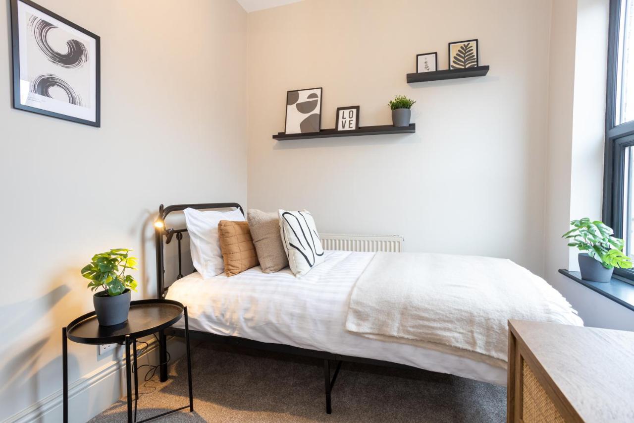 Villa Stunning Scandi 3 Bed House In Manchester-Parking Exterior foto