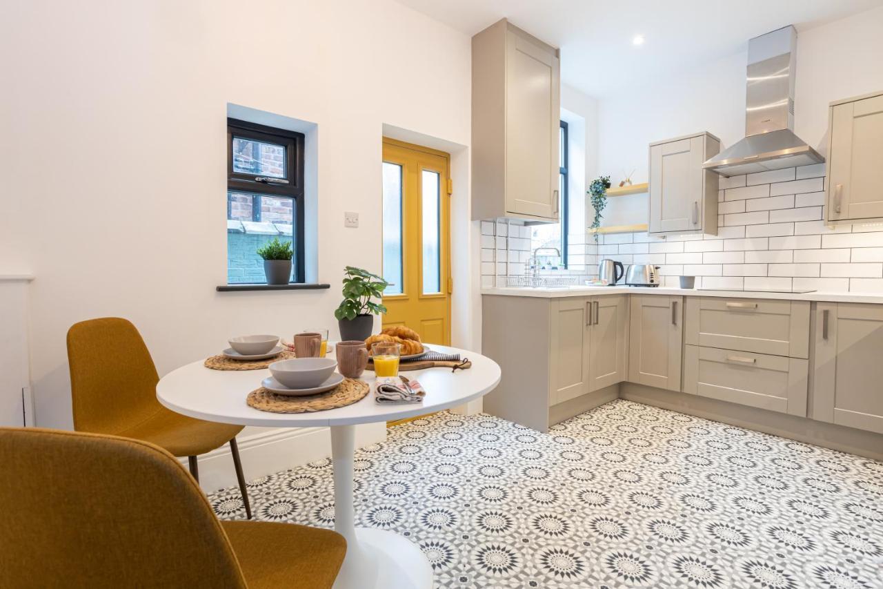 Villa Stunning Scandi 3 Bed House In Manchester-Parking Exterior foto