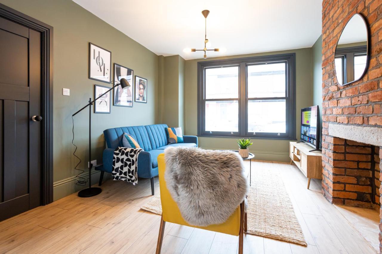 Villa Stunning Scandi 3 Bed House In Manchester-Parking Exterior foto