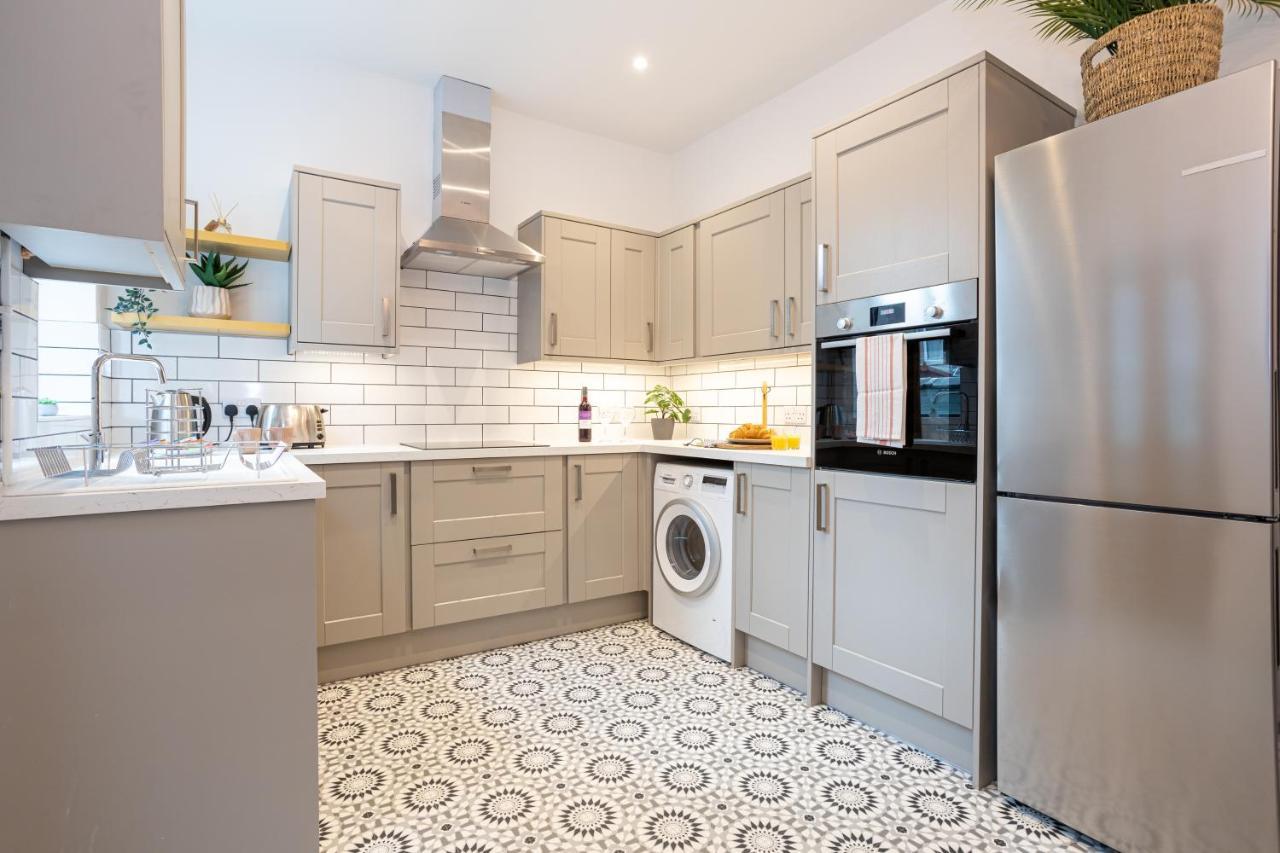 Villa Stunning Scandi 3 Bed House In Manchester-Parking Exterior foto